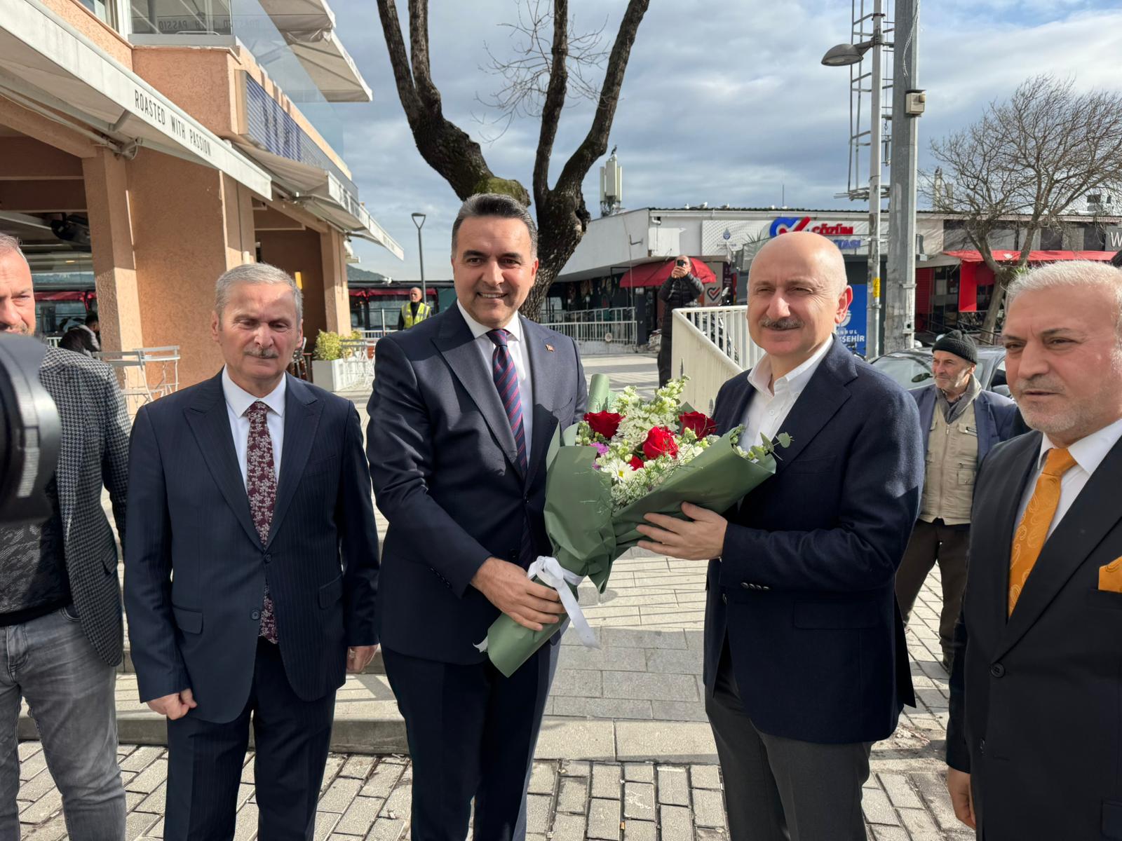 Önceki dönem Ulaştırma ve Altyapı Bakanımız Trabzon Milletvekili Adil Karaismailoğlu İlçe Başkanlığımızı ziyaret ettiler.
